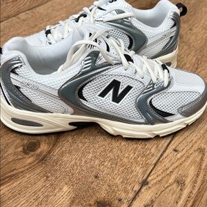Unisex New Balance U530ESA Silver Metallic for Men 7.5, for women size 9 NEW